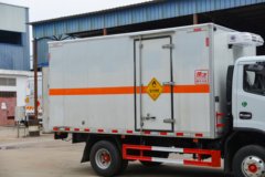 东风多利卡D6 140马力 4X2 4.1米氧化性物品厢式运输车(楚飞牌)