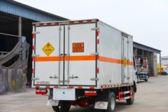 东风多利卡D6 140马力 4X2 4.1米氧化性物品厢式运输车(楚飞牌)