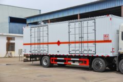 东风天锦KR 260马力 6X2 9.6米易燃液体厢式运输车(楚飞牌)