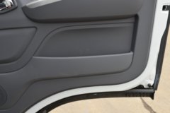 福田奥铃新捷运 150马力 4X2 4.1米易燃气体厢式运输车(楚飞牌)