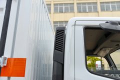 东风多利卡D7 165马力 4X2 5.15米腐蚀性物品厢式运输车(楚飞牌)