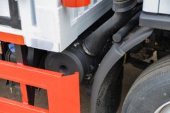 东风多利卡D7 165马力 4X2 5.15米腐蚀性物品厢式运输车(楚飞牌)