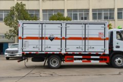 东风多利卡D7 165马力 4X2 5.15米腐蚀性物品厢式运输车(楚飞牌)