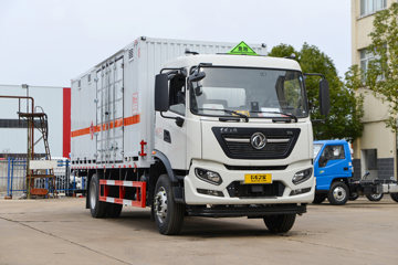 东风天锦KR 210马力 4X2 6.8米易燃液体厢式运输车(楚飞牌)