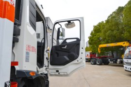 东风商用车底盘&nbsp;爆破器材运输车驾驶室图片