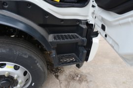 东风商用车底盘&nbsp;爆破器材运输车驾驶室图片