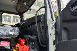 东风商用车底盘&nbsp;爆破器材运输车驾驶室图片