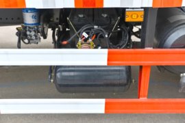 东风商用车底盘&nbsp;爆破器材运输车底盘图片