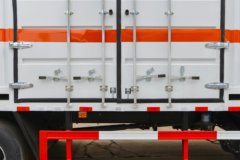 东风天锦KR 210马力 4X2 6.8米易燃液体厢式运输车(楚飞牌)
