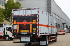 东风天锦KR 210马力 4X2 6.8米易燃液体厢式运输车(楚飞牌)