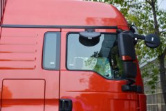 中国重汽汕德卡C5H 350马力 8X4 9.6米易燃液体厢式运输车(楚飞牌) 中国重汽汕德卡C5H 350马力 8X4 9.6米易燃液体厢式运输车(楚飞牌)