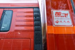 中国重汽汕德卡C5H 350马力 8X4 9.6米易燃液体厢式运输车(楚飞牌) 中国重汽汕德卡C5H 350马力 8X4 9.6米易燃液体厢式运输车(楚飞牌)