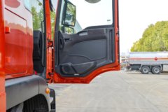 中国重汽汕德卡C5H 350马力 8X4 9.6米易燃液体厢式运输车(楚飞牌) 中国重汽汕德卡C5H 350马力 8X4 9.6米易燃液体厢式运输车(楚飞牌)