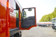 中国重汽汕德卡C5H 350马力 8X4 9.6米易燃液体厢式运输车(楚飞牌) 中国重汽汕德卡C5H 350马力 8X4 9.6米易燃液体厢式运输车(楚飞牌)