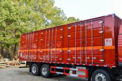 中国重汽汕德卡C5H 350马力 8X4 9.6米易燃液体厢式运输车(楚飞牌) 中国重汽汕德卡C5H 350马力 8X4 9.6米易燃液体厢式运输车(楚飞牌)