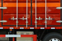 中国重汽汕德卡C5H 350马力 8X4 9.6米易燃液体厢式运输车(楚飞牌) 中国重汽汕德卡C5H 350马力 8X4 9.6米易燃液体厢式运输车(楚飞牌)