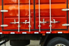 中国重汽汕德卡C5H 350马力 8X4 9.6米易燃液体厢式运输车(楚飞牌) 中国重汽汕德卡C5H 350马力 8X4 9.6米易燃液体厢式运输车(楚飞牌)