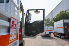 中国重汽 汕德卡C5H 250马力 4X2 6.8米气瓶运输车(楚飞牌)