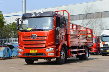 一汽解放J6L 220马力 4X2 柴油 6.8米气瓶运输车(楚飞牌)