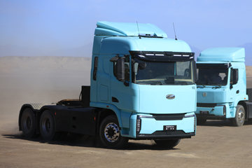 零一汽车 惊蛰 标载版 6X4 纯电动牵引车 弗迪452.502kWh