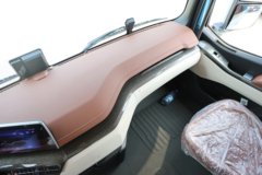 欧曼银河9 14.5L柴油 680马力 6X4 采埃孚12档 AMT自动档 牵引车