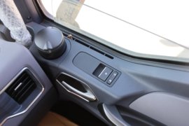 HOWO TX7 PRO 载货车驾驶室                                               图片