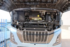 欧曼银河7 14.5L LNG 630马力 6X4 采埃孚12档 AMT自动档 牵引车