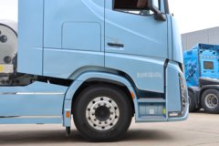 欧曼银河9 14.5L LNG 630马力 6X4 采埃孚12档 AMT自动档 牵引车