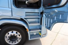 欧曼银河9 14.5L LNG 630马力 6X4 采埃孚12档 AMT自动档 牵引车