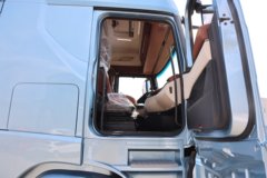 欧曼银河9 14.5L LNG 630马力 6X4 采埃孚12档 AMT自动档 牵引车