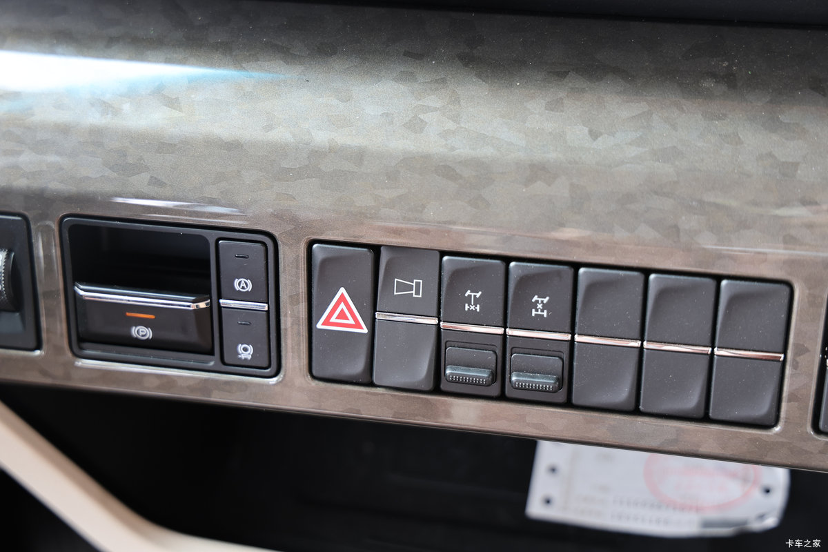 ŷ9 14.5L LNG 630 6X4 ɰ12 AMTԶ ǣʻ                                               