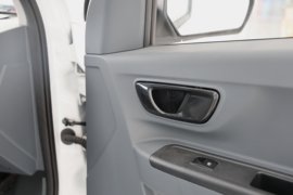 吉运E6&nbsp;电动封闭厢货驾驶室图片