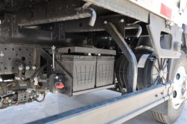 骏铃V7(原骏铃A8)&nbsp;载货车底盘                                                图片