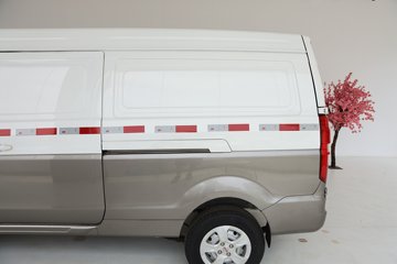 SRM��Դ�º�ʨX30L 2025�� �Ƹ��� 1.6L���� 123���� 2�� ��ջ���ͼƬ