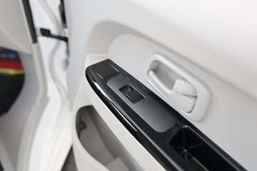 SRM��Դ�º�ʨX30L 2025�� �Ƹ��� 1.6L���� 123���� 2�� ��ջ���ͼƬ