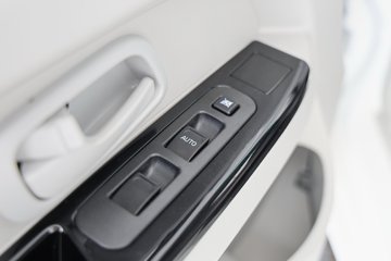 SRM��Դ�º�ʨX30L 2025�� �Ƹ��� 1.6L���� 123���� 2�� ��ջ���ͼƬ