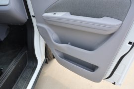 R5客运版 电动封闭厢货驾驶室图片
