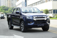 庆铃五十铃T30 标准版 3.0T柴油 143马力 手动四驱 长轴双排皮卡