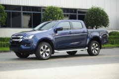 庆铃五十铃T30 标准版 3.0T柴油 143马力 手动两驱 长轴双排皮卡 庆铃五十铃T30 标准版 3.0T柴油 143马力 手动两驱 长轴双排皮卡