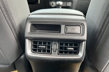 ������ʮ��T30 ��׼�� 3.0T���� 143���� �ֶ����� ����˫��Ƥ��ͼƬ