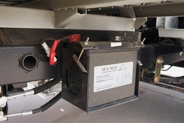 ������Խ��D1 ������ 1.6L���� 122���� ����5�� 3.1�׵�������΢��ͼƬ