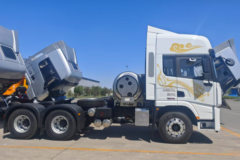 陕汽康明斯 龙骁 11.8L LNG 490马力 6X4 法士特12档 牵引车