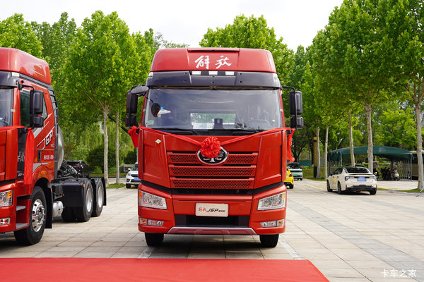 解放J6P 480马力LNG牵引车 省成本更靠谱