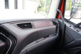 解放J6P&nbsp;牵引车驾驶室                                               图片