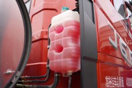 解放J6P&nbsp;牵引车底盘                                                图片