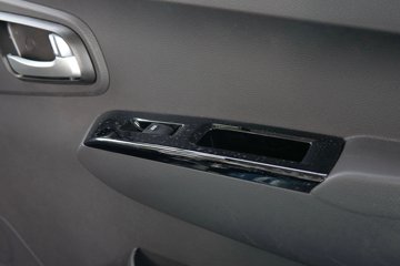 ��������M2 �ܶ��� 2L CNG 122���� ����5�� 3.8���Ű�����΢��ͼƬ