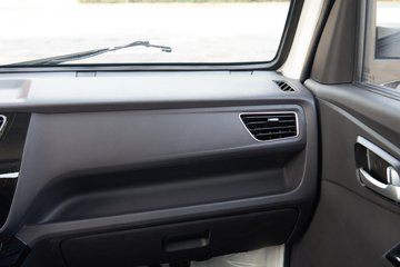 ��������M2 �ܶ��� 2L CNG 122���� ����5�� 3.8���Ű�����΢��ͼƬ