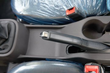 ��������M2 �ܶ��� 2L CNG 122���� ����5�� 3.8���Ű�����΢��ͼƬ