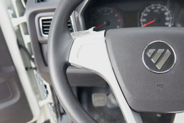 ��������M2 �ܶ��� 2L CNG 122���� ����5�� 3.8���Ű�����΢��ͼƬ