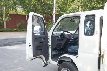 ��������M2 �ܶ��� 2L CNG 122���� ����5�� 3.8���Ű�����΢��ͼƬ
